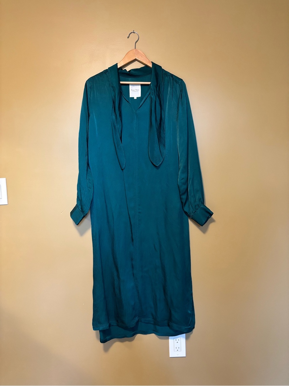 Emerald Long-Sleeve Tie-Neck Shift Dress